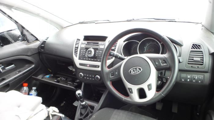 Kia Venga 1.4 CVVT 16V Épave (2016, Argenté)
