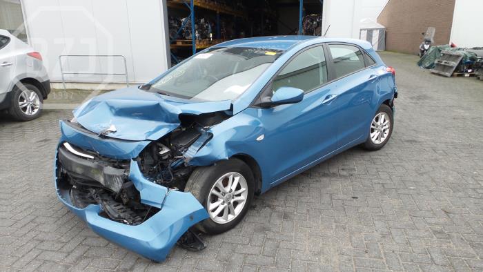 Hyundai i30 1.6 CRDi Blue Drive 16V VGT Vehículo de desguace (2014, Azul)