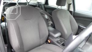 Ford Focus Samochód złomowany (2013, LUNAR SKY)