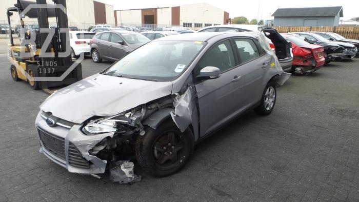 Ford Focus Samochód złomowany (2012, MICASTONE)