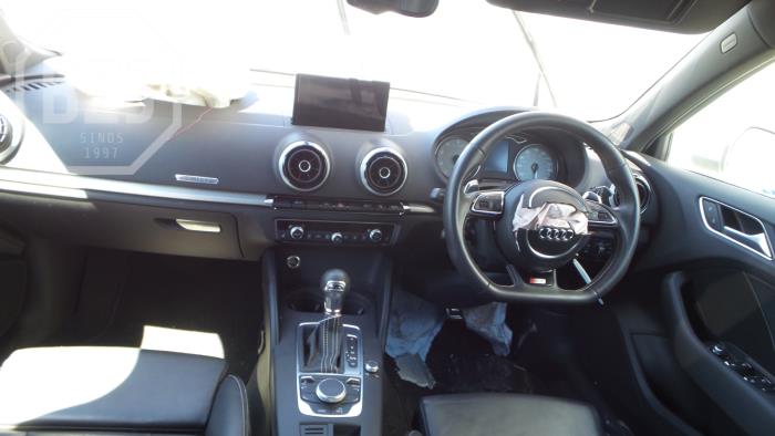 Audi S3 Samochód złomowany (2015, Bialy)