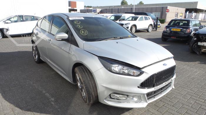 Ford Focus Épave (2016, Gris foncé)