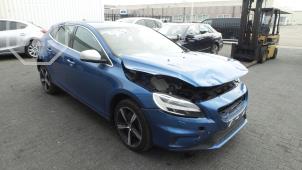 Volvo V40 2.0 T2 16V Samochód złomowany (2017, Niebieski)