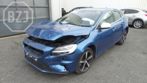 Volvo V40 2.0 T2 16V Samochód złomowany (2017, Niebieski)