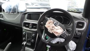Volvo V40 2.0 T2 16V Samochód złomowany (2017, Niebieski)