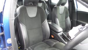 Volvo V40 2.0 T2 16V Samochód złomowany (2017, Niebieski)