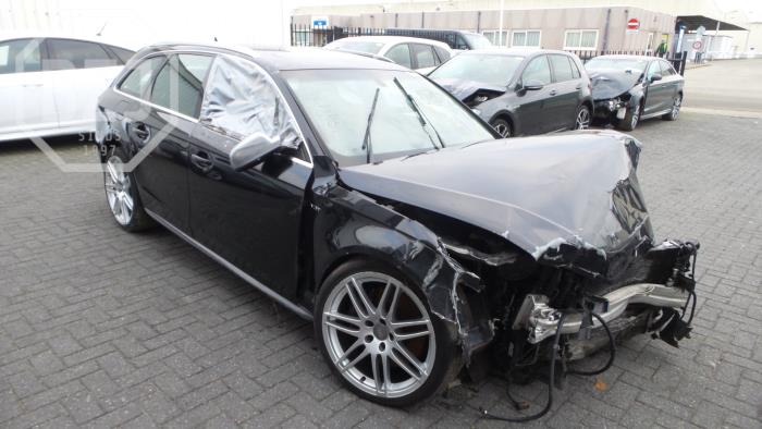 Audi S4 Épave (2011, Noir)