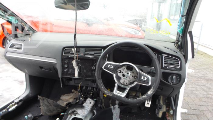 Volkswagen Golf Samochód złomowany (2018, Bialy)