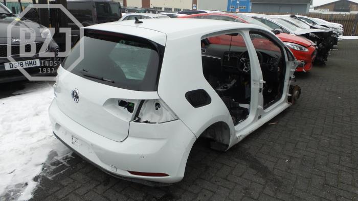 Volkswagen Golf Samochód złomowany (2018, Bialy)
