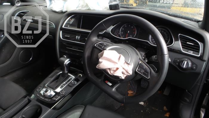 Audi A4 Épave (2014, Noir)