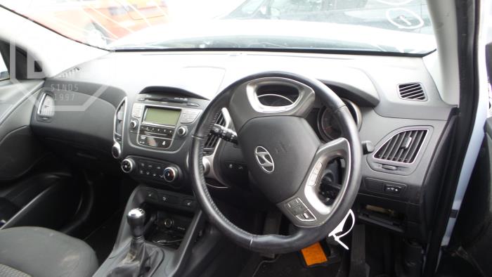 Hyundai IX35 Salvage vehicle (2011, White) BZJ b.v.