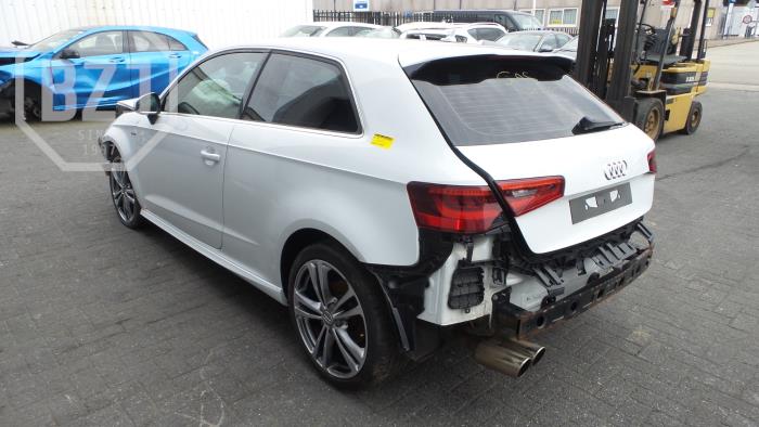 Audi A3 Samochód złomowany (2014, Bialy)