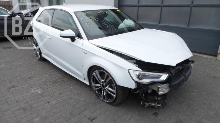 Audi A3 Samochód złomowany (2014, Bialy)