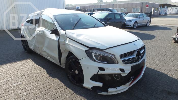 Mercedes A 2.0 A-250 Turbo 16V Épave (2013, Blanc)
