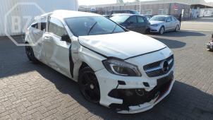 Mercedes A 2.0 A-250 Turbo 16V Épave (2013, Blanc)