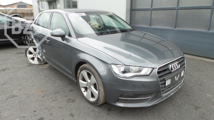 Audi A3 Samochód złomowany (2013, Szary)