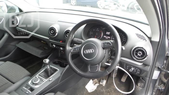 Audi A3 Samochód złomowany (2013, Szary)