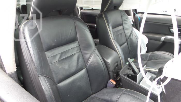 Volvo XC90 I 2.4 D5 20V Skrotfordon (2010, ZWART)