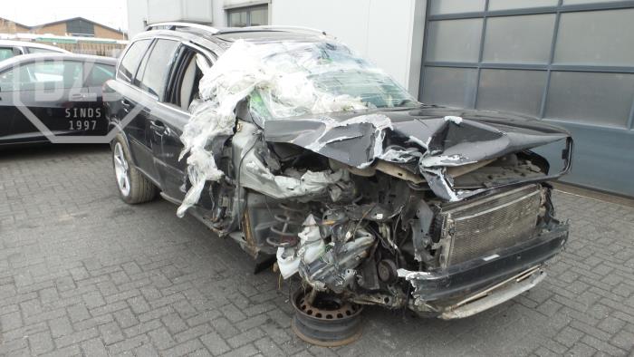 Volvo XC90 I 2.4 D5 20V Skrotfordon (2010, ZWART)