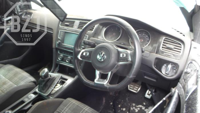 Volkswagen Golf Samochód złomowany (2016, Czarny)
