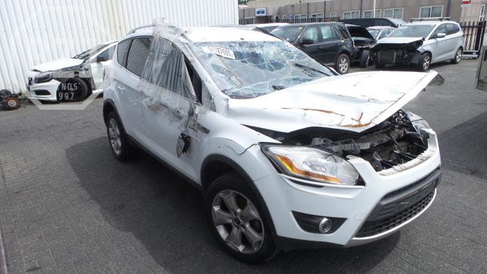 Ford Kuga Samochód złomowany (2011, Rózowy)