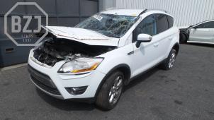 Ford Kuga Samochód złomowany (2011, Rózowy)