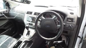 Ford Kuga Samochód złomowany (2011, Rózowy)