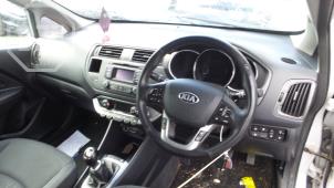 Kia Rio III 1.4 CVVT 16V Épave (2013, Argenté)