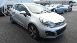 Kia Rio III 1.4 CVVT 16V Épave (2013, Argenté)