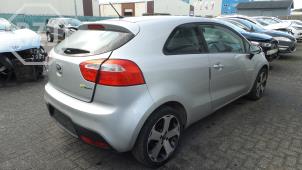 Kia Rio III 1.4 CVVT 16V Épave (2013, Argenté)