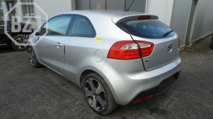 Kia Rio III 1.4 CVVT 16V Épave (2013, Argenté)