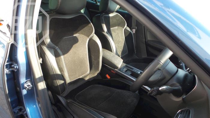 Renault Megane IV 1.5 Energy dCi 110 Épave (2018, Bleu)