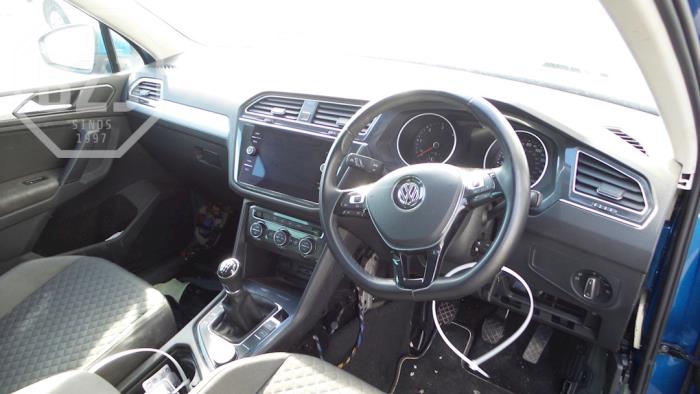 Volkswagen Tiguan 2.0 TDI 16V BlueMotion Techn.SCR 4Motion Samochód złomowany (2018, Metalik, Niebieski)