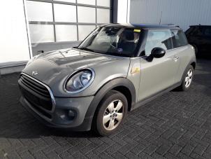 Mini Mini 1.5 12V Cooper D Épave (2018, Métallisé, Gris)