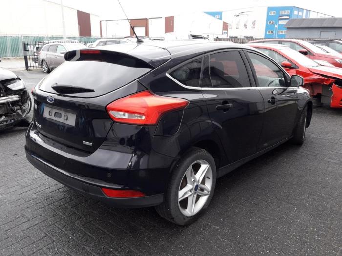 Ford Focus 3 1.0 Ti-VCT EcoBoost 12V 100 Épave (2016, Métallisé, Noir)