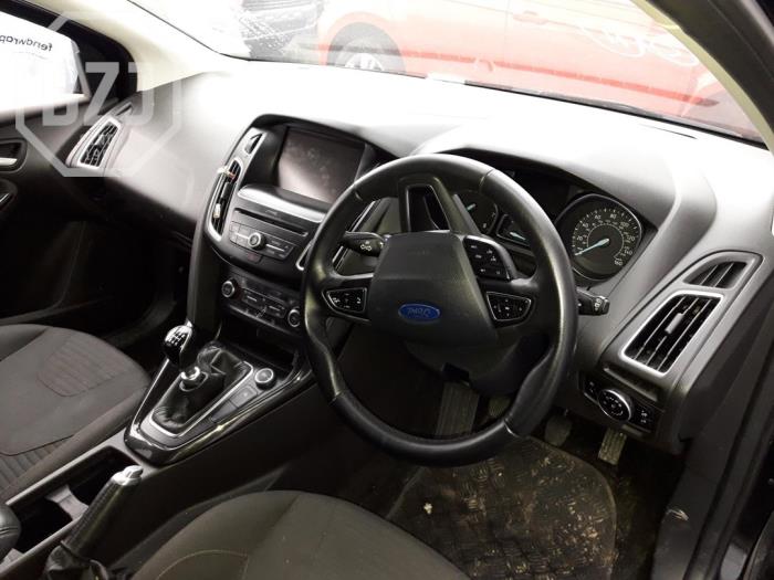 Ford Focus 3 1.0 Ti-VCT EcoBoost 12V 100 Épave (2016, Métallisé, Noir)
