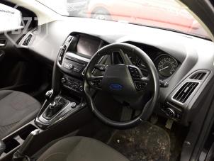 Ford Focus 3 1.0 Ti-VCT EcoBoost 12V 100 Épave (2016, Métallisé, Noir)