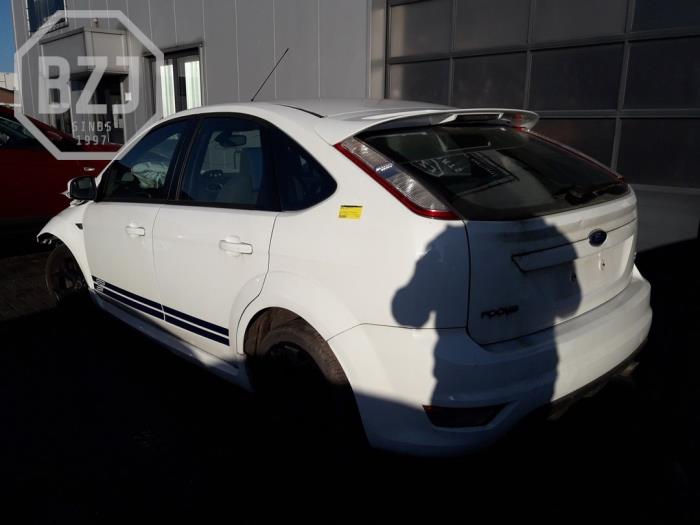 Ford Focus 2 2.5 20V ST Épave (2010, Blanc)
