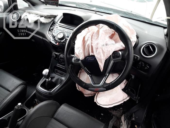 Ford Fiesta 6 1.6 ST 16V Épave (2017, Métallisé, Noir)