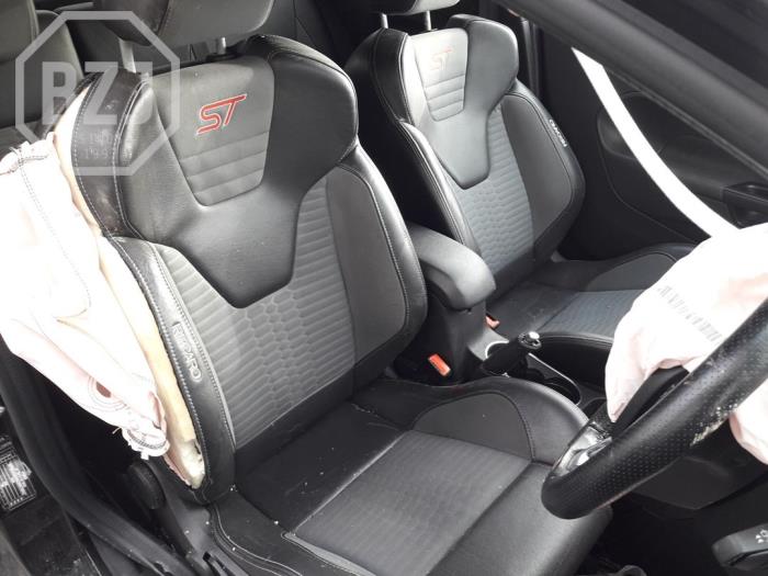 Ford Fiesta 6 1.6 ST 16V Épave (2017, Métallisé, Noir)