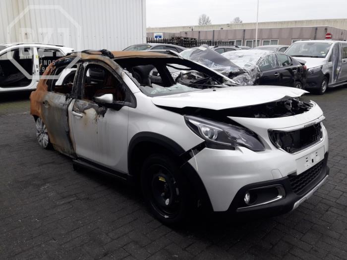 Peugeot 2008 1.2 12V e-THP PureTech 110 Vehículo de desguace (2020, Metálico, Blanco)