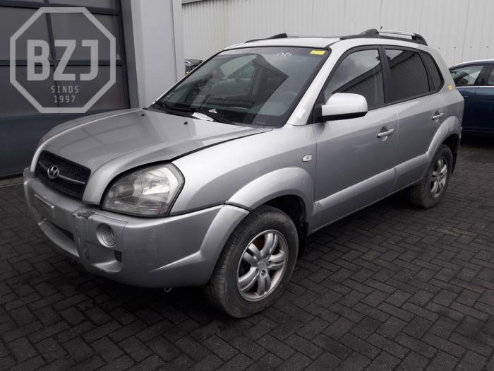 Hyundai Tucson 2.0 CRDi 16V 4x4 Samochód złomowany (2006, Metalik, Srebrny)