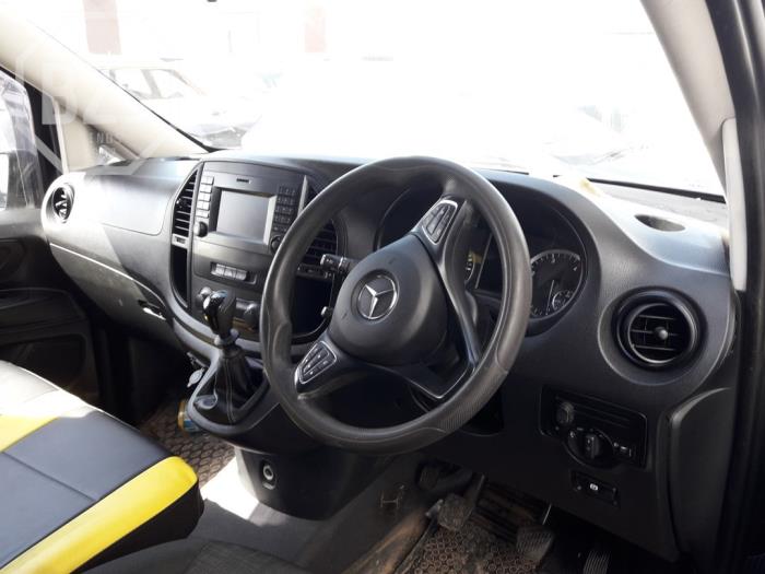 Mercedes Vito 2.2 114 CDI 16V Samochód złomowany (2016, Metalik, Czarny)
