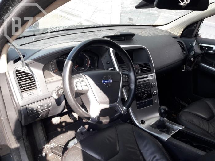 Volvo XC60 I 2.4 D3 20V Épave (2012, Métallisé, Gris)