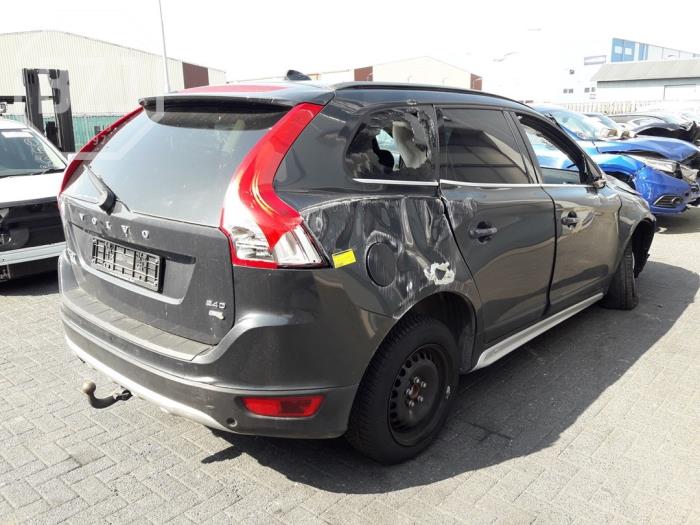 Volvo XC60 I 2.4 D3 20V Épave (2012, Métallisé, Gris)