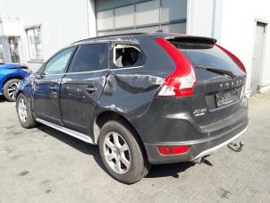 Volvo XC60 I 2.4 D3 20V Épave (2012, Métallisé, Gris)