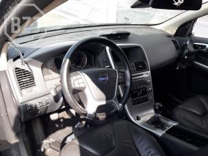 Volvo XC60 I 2.4 D3 20V Épave (2012, Métallisé, Gris)