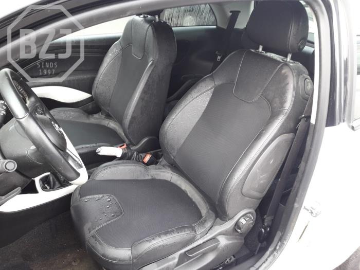 Opel Adam 1.2 16V Samochód złomowany (2015, Bialy)