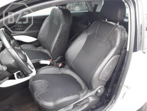 Opel Adam 1.2 16V Samochód złomowany (2015, Bialy)