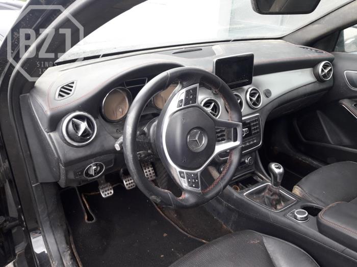 Mercedes GLA 2.2 200 CDI, d 16V Épave (2016, Métallisé, Noir)
